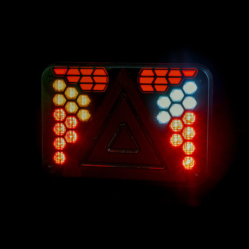 Tylna lampa zespolona HORUS LZD 3223 (lewa) 6-funkcyjna (bez podświetlenia tablicy)