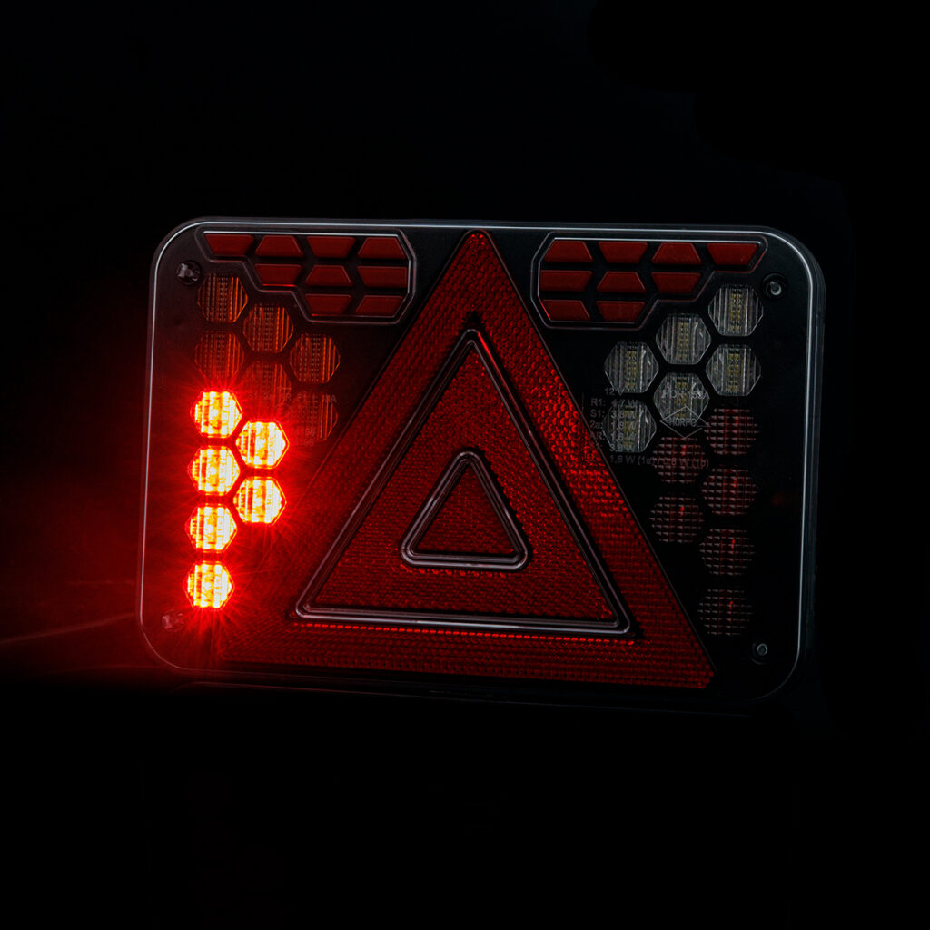 Tylna lampa zespolona HORUS LZD 3223 (lewa) 6-funkcyjna (bez podświetlenia tablicy)