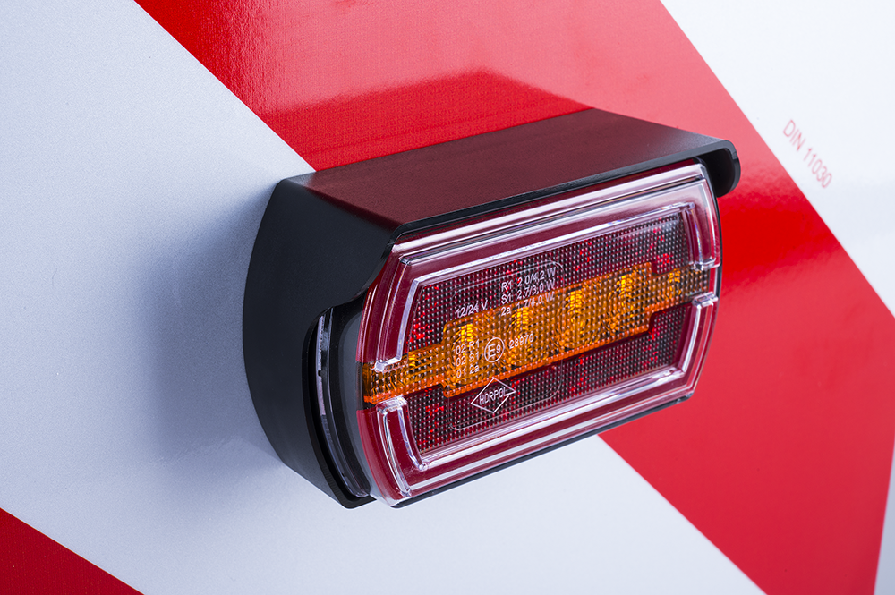 Zestaw lamp diodowych 12/24 V z tablicą ponadgabarytową ZPR 3020 (8.2.2) – złącza Superseal